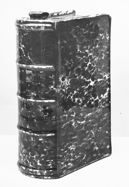 File:Book flask MET 123337.jpg