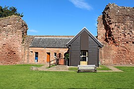 Bothwell Castle - geograph.org.uk - 4679610.jpg