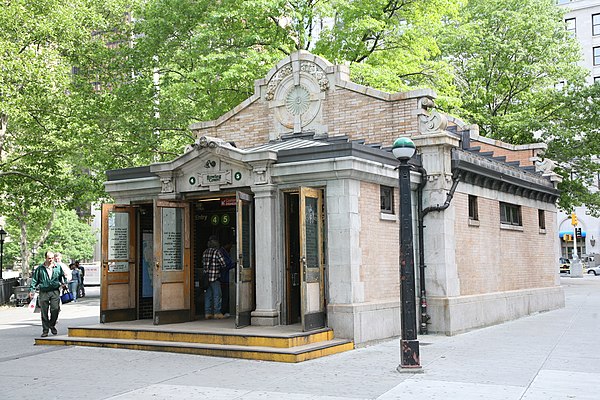 Station headhouse on Battery Park dates to 1905