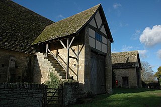 <span class="mw-page-title-main">Bredon Barn</span> 14th-century barn in Bredon, Worcestershire, England