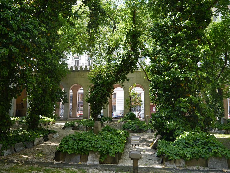 File:Budapest Große Synagoge Garten 3.JPG