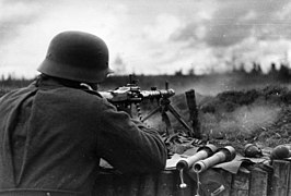 Tysk soldat med MG34 maskingevær på østfronten Foto: Bundesarchiv, Bild 101I-274-0498-15 / Emskötter / CC-BY-SA 3.0