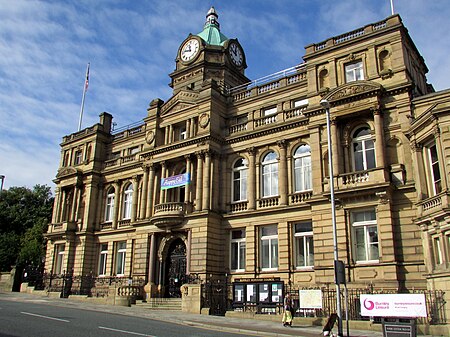 Burnley Town Hall 24997220736