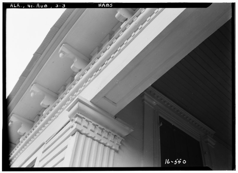 File:CORNICE AND WINDOW TREATMENT ON FRONT PORCH - McElhaney House, 135 North College Street, Auburn, Lee County, AL HABS ALA,41-AUB,3-3.tif