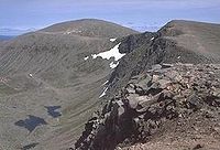 Les pentes rocheuses du Cairn Gorm en hiver