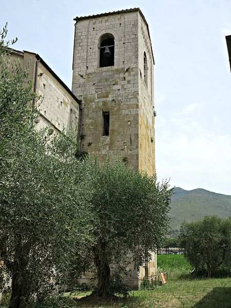 File:Campanile della Pieve di Santa Giulia a Caprona.JPG