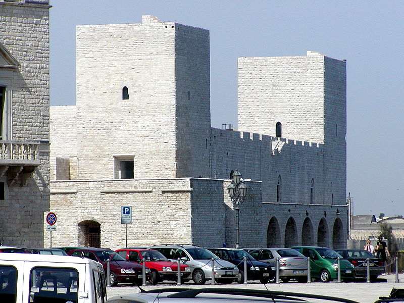 صورة:Castell von Trani.jpg