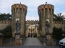 The main entrance Castello di Roncade.JPG