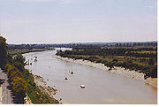 La Charente a monte del ponte sospeso a Tonnay-Charente