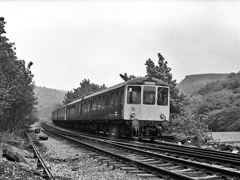 File:Class 104 approaching Eastwood level crossing.jpg