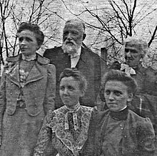 Henry S. Clubb with his wife and daughters