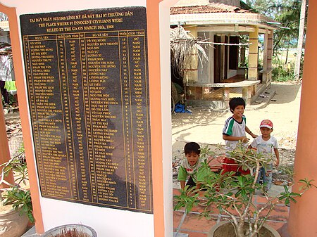 Tập_tin:Co_Luy_-_My_Lai_Massacre_Village_-_Vietnam_-_Monument_1.JPG