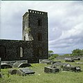 Collectie Nationaal Museum van Wereldculturen TM-20030073 Oude graven en ruines van de uit 1774 daterende Nederlands Hervormde Kerk Sint Eustatius Boy Lawson (Fotograaf).jpg