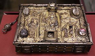 The Cumdach of the Cathach of St. Columba. Contenitore per manoscritto di san colombano, di cathach, in argento e cristallo di rocca su anima lignea, 1090 ca. poi xiv secolo, da ballymagroarty, co. donegal 01.jpg