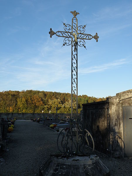 File:Croix cimetière Fouchères 01.JPG