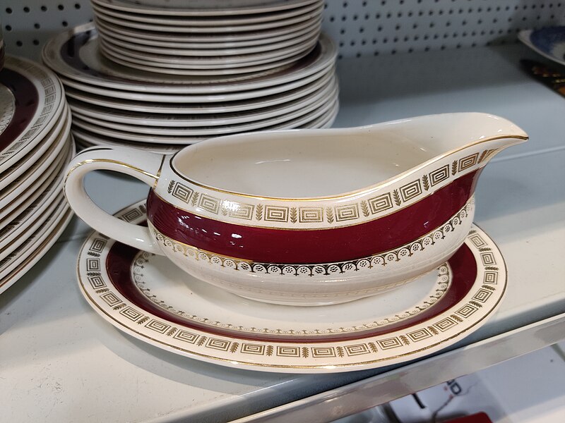 File:Crown Ducal tableware - 2023-10-30 - Andy Mabbett - 03.jpg