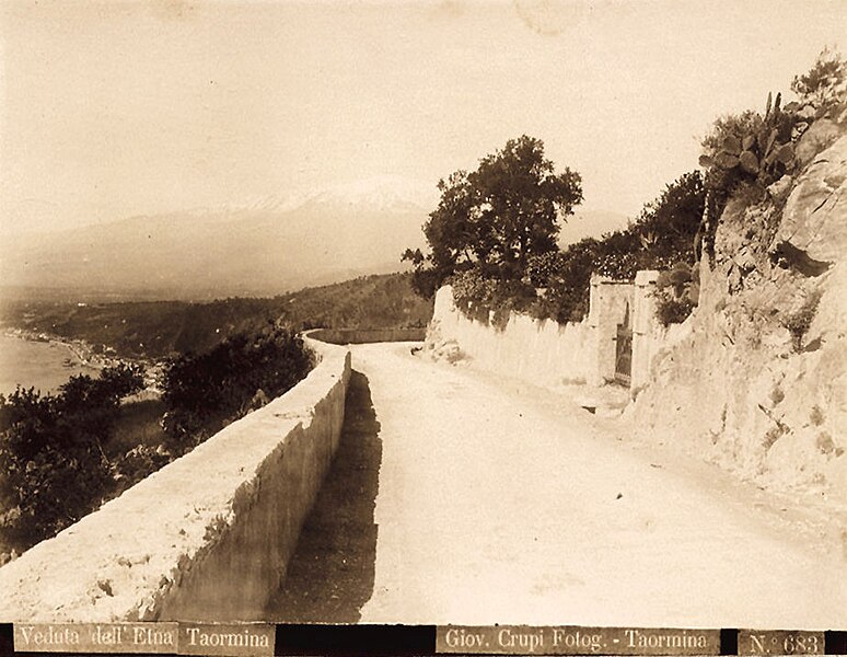 File:Crupi, Giovanni (1849-1925) - n. 0683 - Veduta dell'Etna - Taormina.jpg