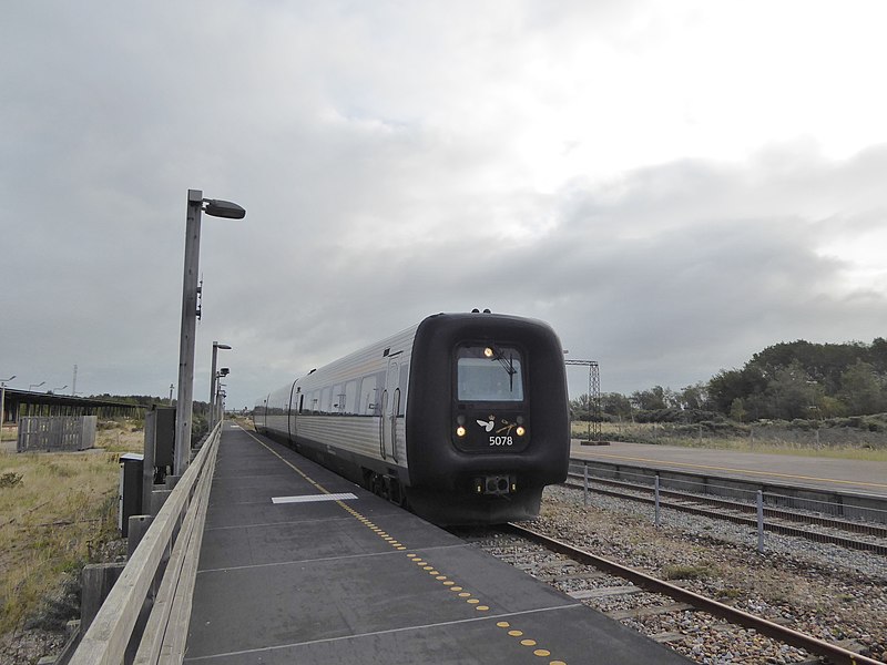 File:DSB IC3 78 at Rødby Færge Station.jpg