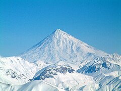 Vista do monte Damavand en inverno, estratovolcán durmido e punto máis alto de Irán