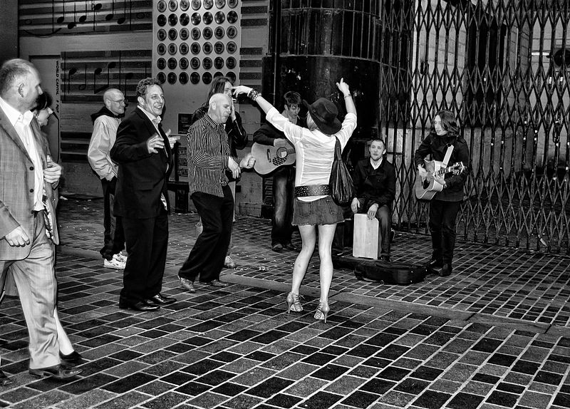 File:Dance Band, Liverpool Wall of Fame, Mathew Street, Liverpool, 2009-04-04.jpg