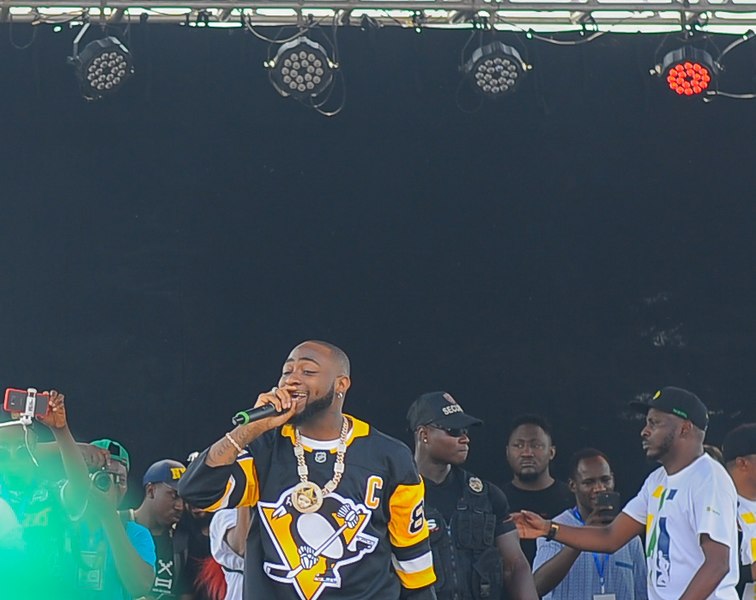 File:Davido performing at the Lagos city Marathon gala 2020 10 27 10 919000.jpeg