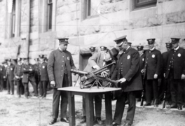 Denver Police Department with machine guns, 1921.png