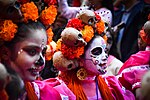 Миниатюра для Файл:Desfile de la mega procesión de las catrinas 10.jpg