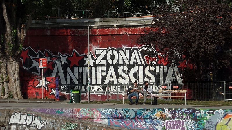 File:Donaukanal Graffiti "Zona Antifascista".jpg