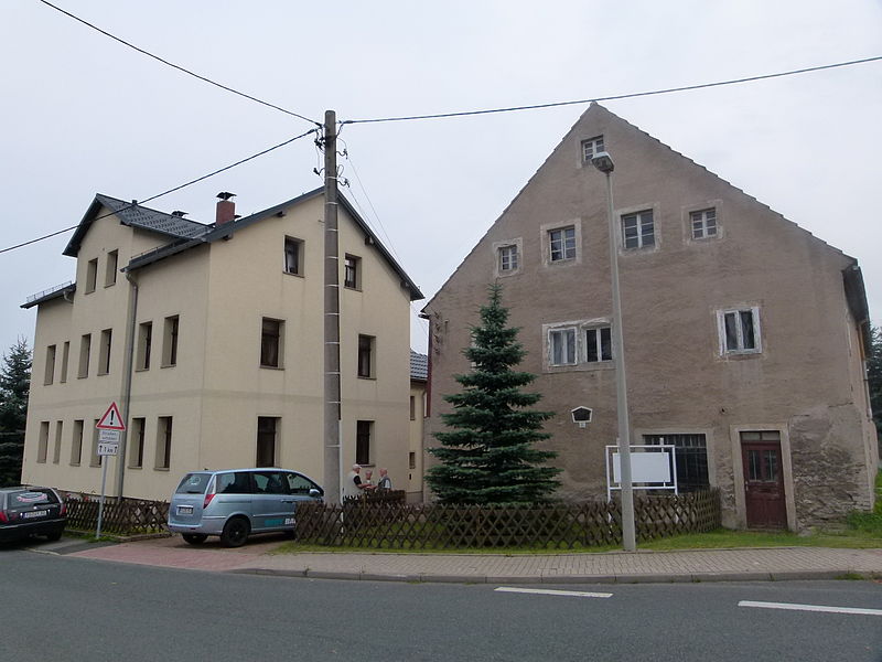 File:Dorfstraße 2-4 Freiberg-Zug.JPG