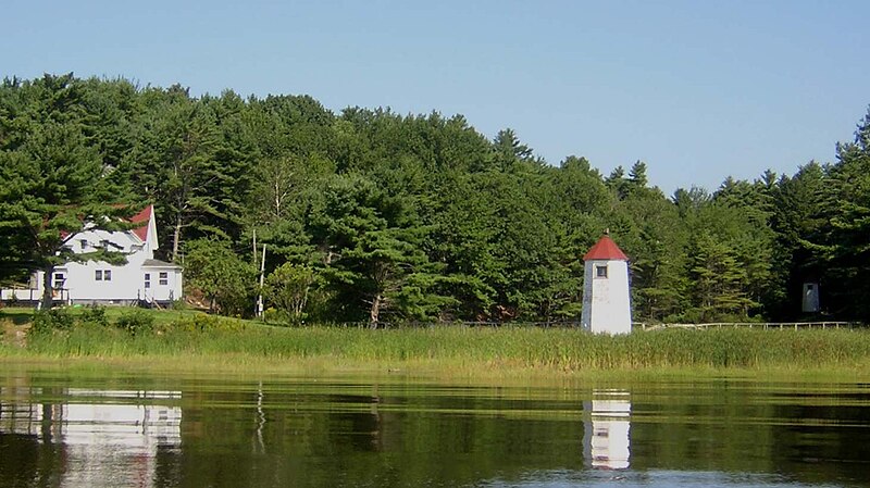 File:Doubling Point Maine Range Lights including Keepers House.JPG