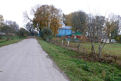 Дорога до церкви в селі Дроздів.