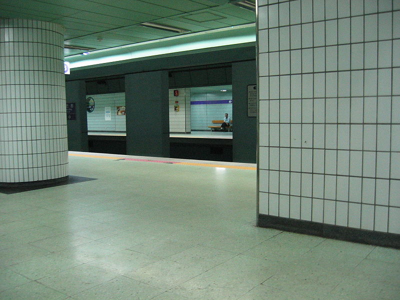 File:Dunchondong Sta Line5 SEOUL.JPG