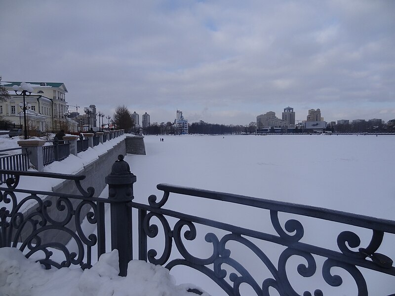 File:Ekaterinburg city pond (1).jpg