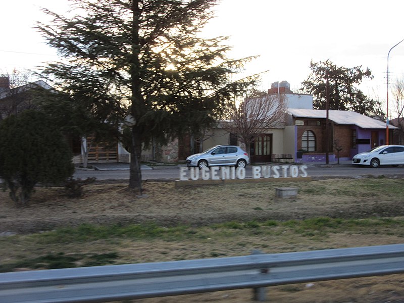 File:Eugenio Bustos, Mendoza, Argentina - panoramio.jpg