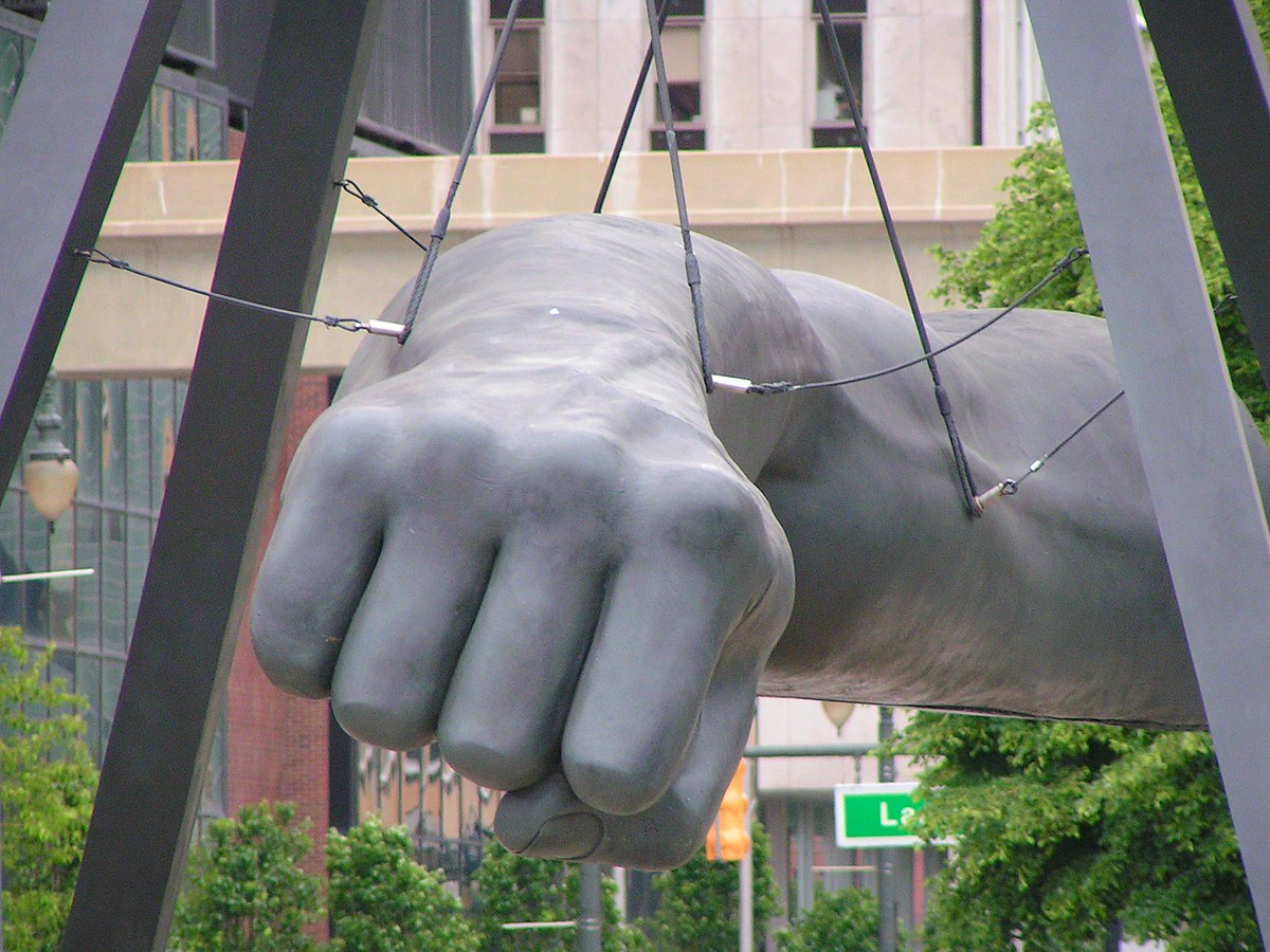 File:Fist of a Champion – Detroit's Monument to Joe Louis - panoramio.jpg -  Wikipedia