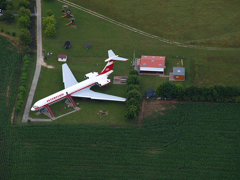 File:Flugplatz Stölln Rhinow-Iljuschin Il-62.jpg