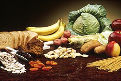 Продукти, багаті клітковиною: фрукти, овочі та злаки