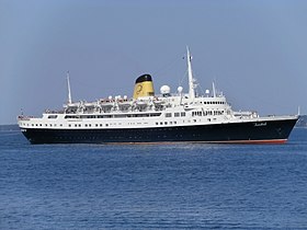 Ağustos 2014'te Tallinn'deki Funchal yolcu gemisinin renkli fotoğrafı.