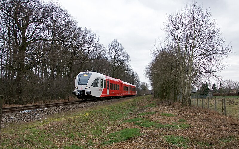 File:Gaanderen 371 naar Arnhem (12698948034).jpg