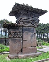 A stone-carved pillar-gate, or que (闕), 6 m (20 ft) in total height, located at the tomb of Gao Yi in Ya'an. (Eastern Han dynasty.)[396]