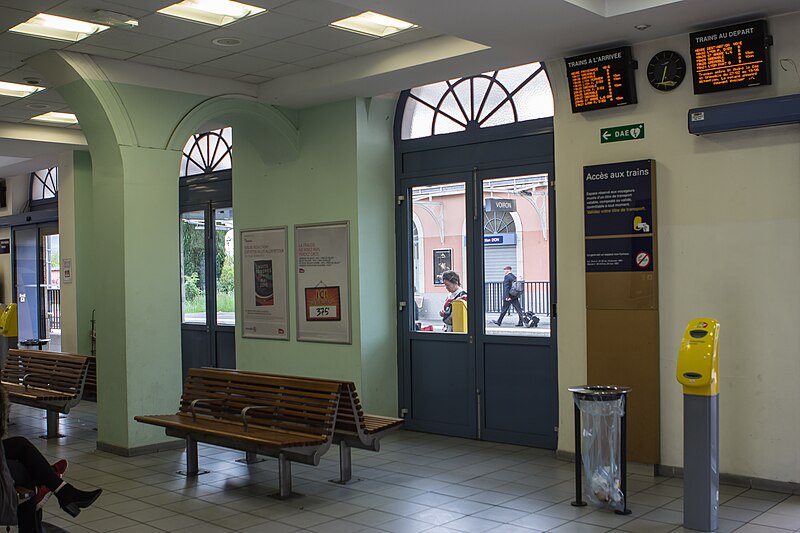 File:Gare de Voiron - 2015-05-02 - IMG-0088.jpg