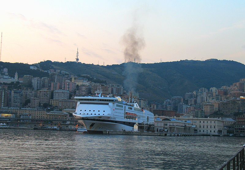 File:Genova-nave da crociera-IMG 0300.JPG