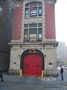 The quarters of Ladder 8, located in Tribeca, Manhattan Ghostbusters Firehouse 1 (2007).jpg