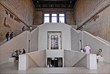 Neues Museum, Berlin, Germany (1997-2009) Grand escalier du Hall du Neues Museum (Berlin) (6098967815).jpg