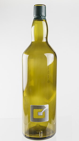 File:Green glass bottle with RFID chip Lagavulin distillery-3170.jpg