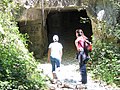Turisti di fronte alla cava romana