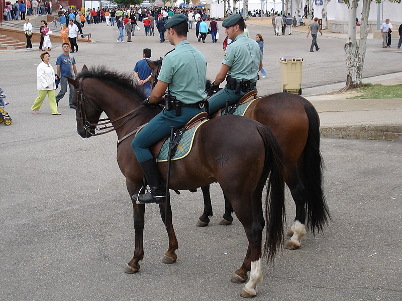 File:Guardia Civil a caballo.jpg