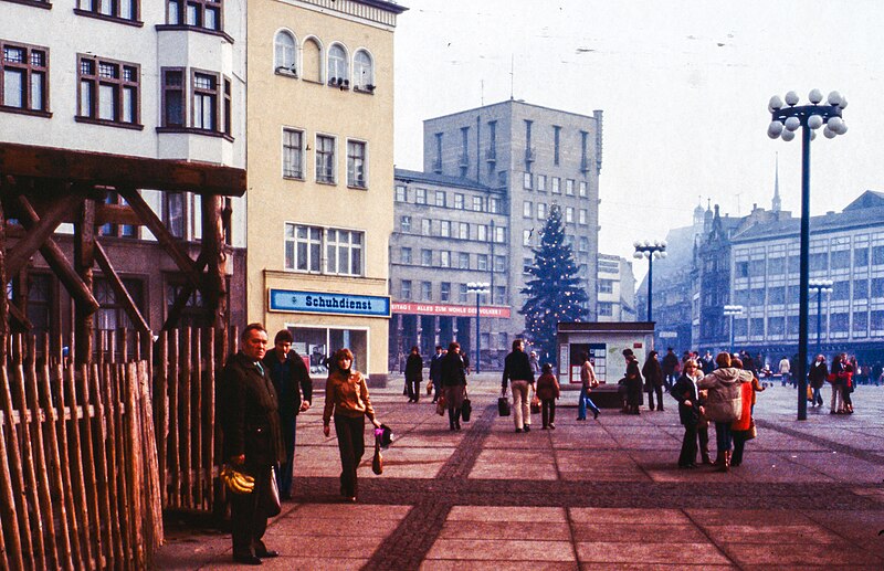 File:Halle (Saale), Markt -- 1980 -- 17.jpg