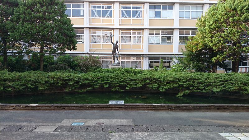 File:Hamamatsu Technical High School-Pond & Bronze statue, Hamamatsu Shizuoka Japan 2014.06.29.JPG