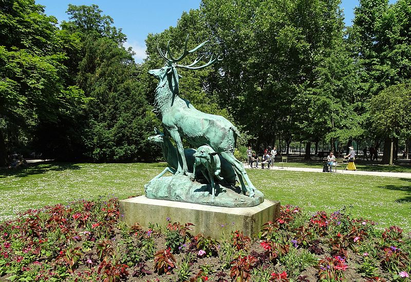 File:Harde de Cerfs statue.jpg